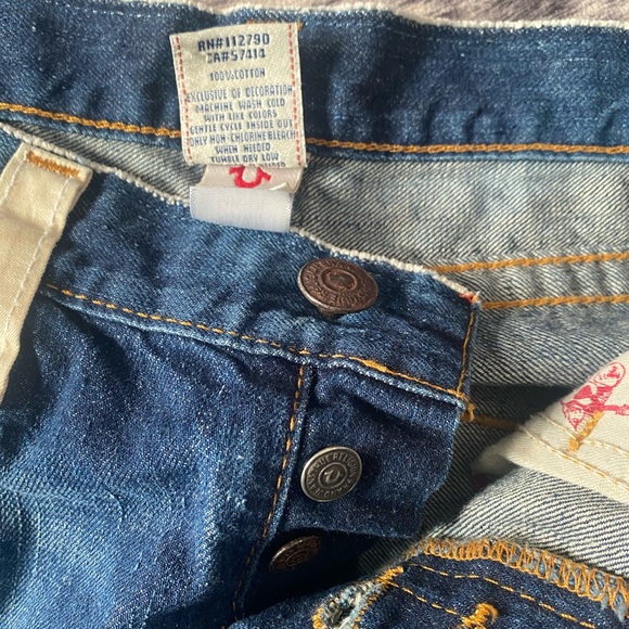 True Religion Limited edition PATCHED Cameron Jeans - Picture 3 of 5